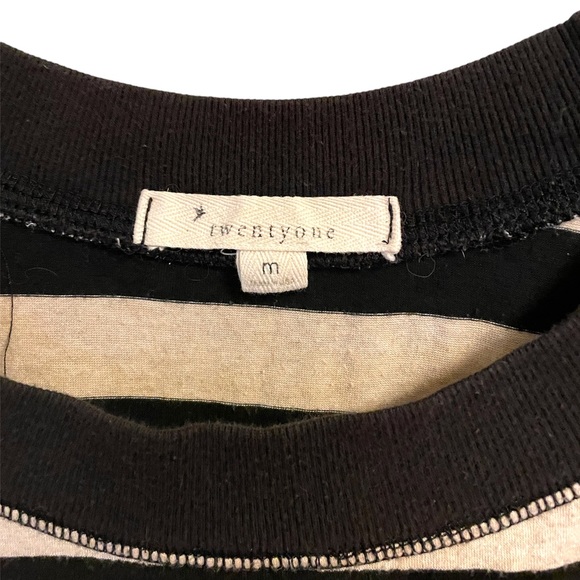 Twentyone cream and black stripe short sleeve shirt. Size M - Picture 7 of 8